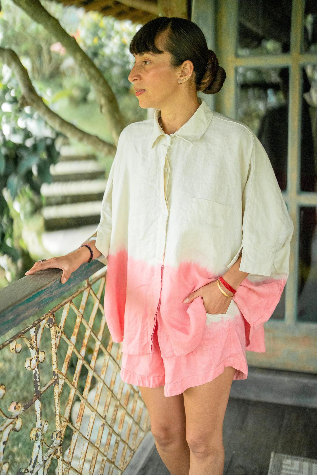 Solana Suka Set Dusty Pink close-up by Myrah Penaloza. Hand-dipped linen gauze gradient, side slit sleeve detail, relaxed boxy silhouette.