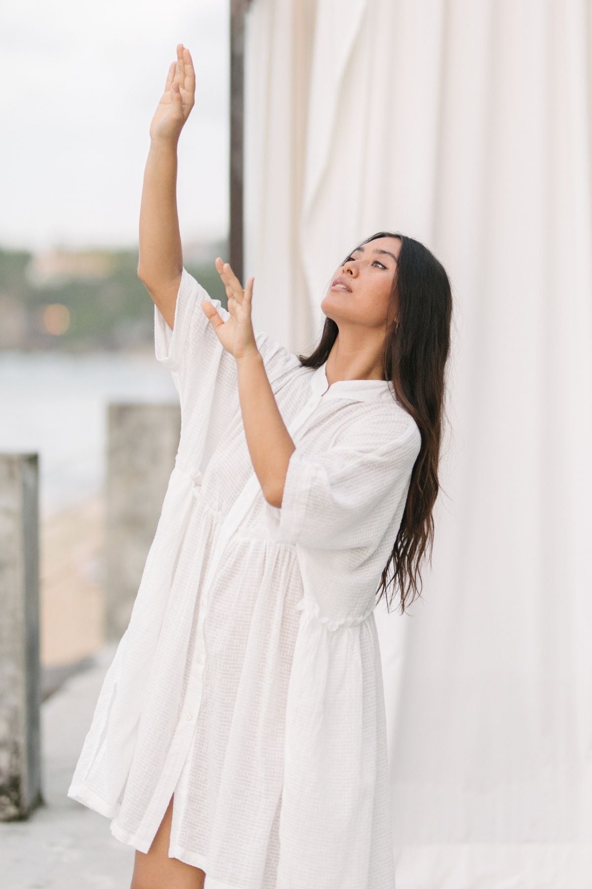 Woman in movement wearing the Bona Dress Short Cotton by Myrah Penaloza in cotton, handcrafted in Bali by artisan families.