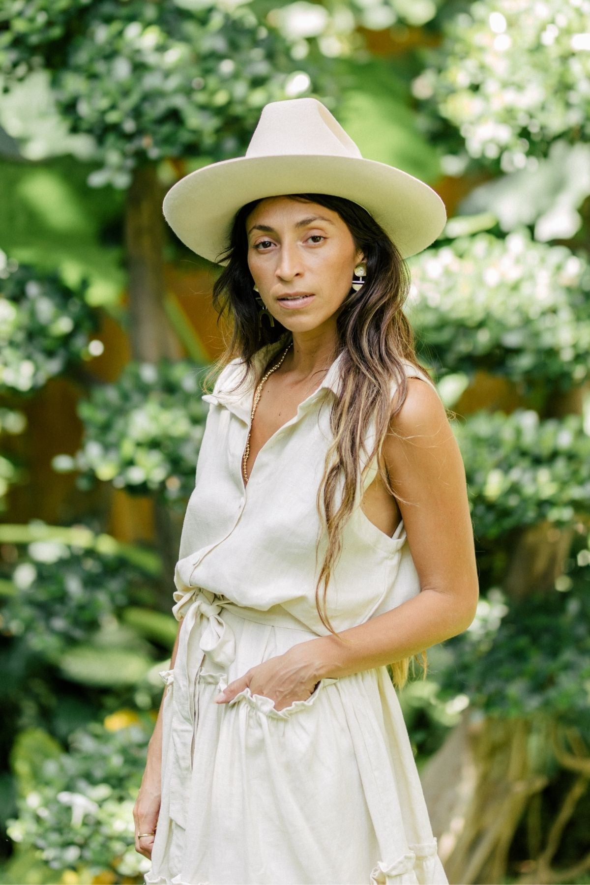 Full-length view of the La Dama Collar Linen, Moonlight by Myrah Penaloza in linen, handcrafted in Bali by artisan families.