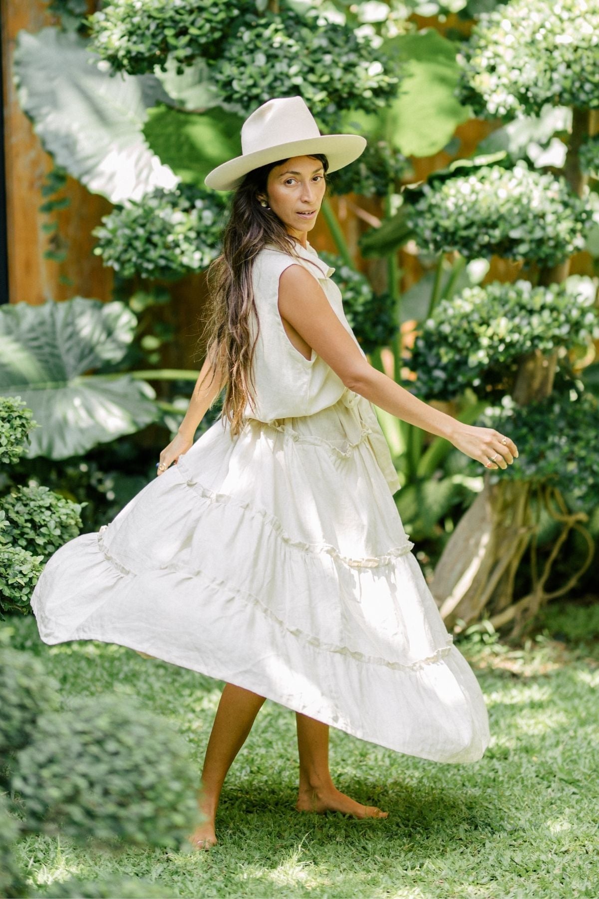 Side view of the La Dama Collar Linen, Moonlight by Myrah Penaloza in linen, handcrafted in Bali by artisan families.