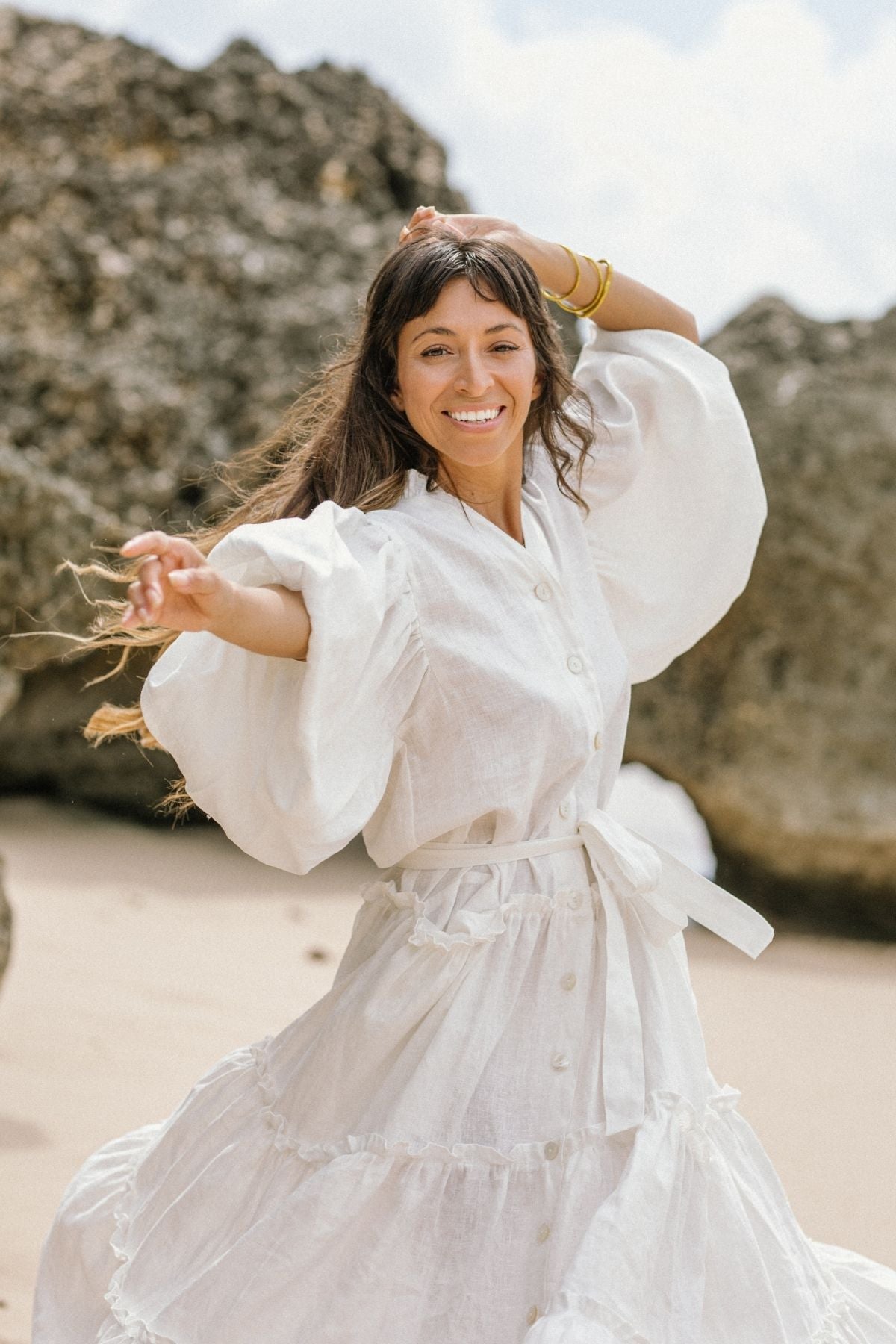 Worn open, showing the La Dama with collar by Myrah Penaloza in linen, handcrafted in Bali by artisan families.