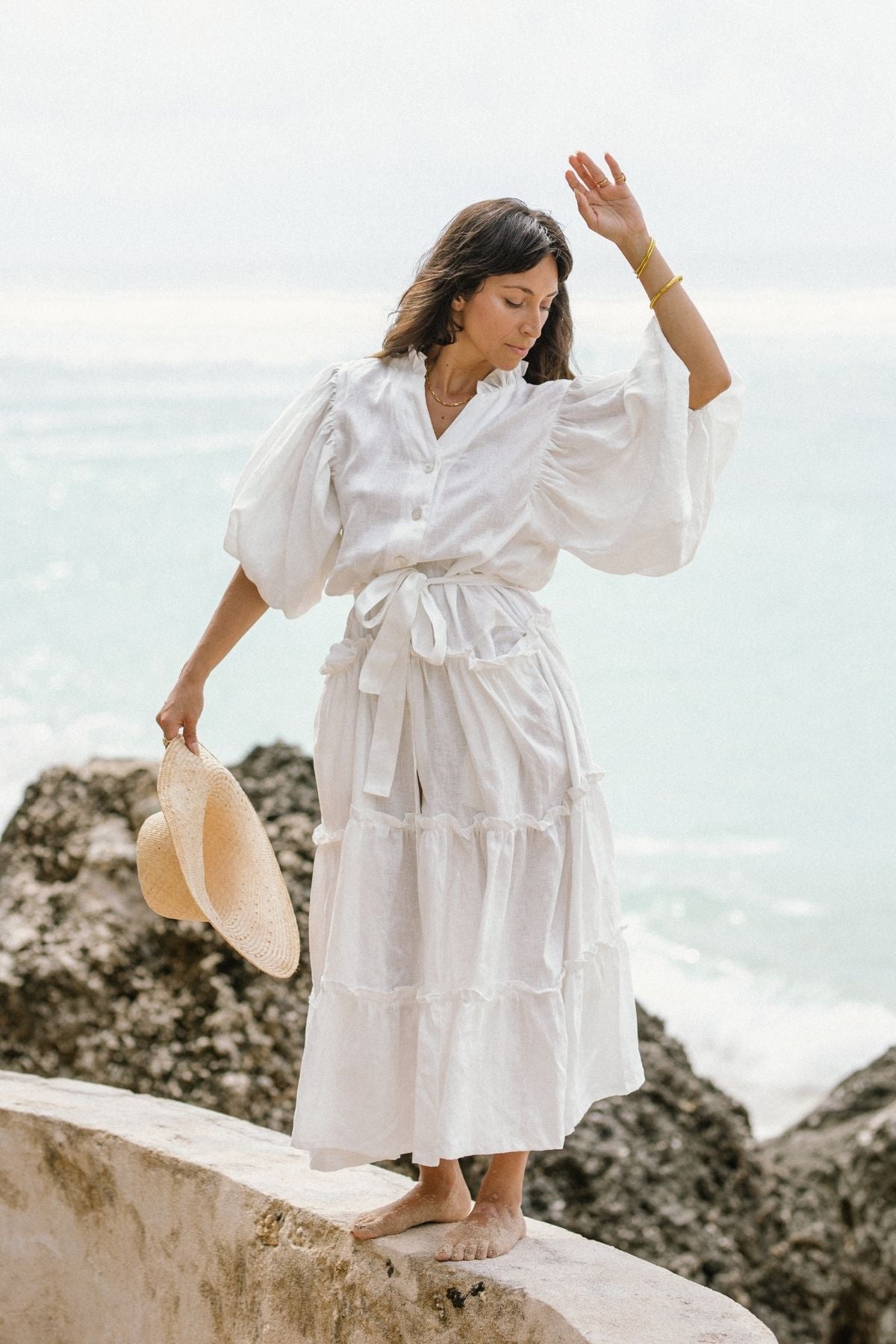 Three-quarter view of the La Dama with collar by Myrah Penaloza in linen, handcrafted in Bali by artisan families.