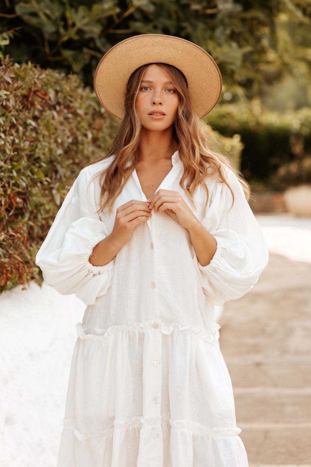 Close fabric detail of the La Dama with collar by Myrah Penaloza in linen, handcrafted in Bali by artisan families.