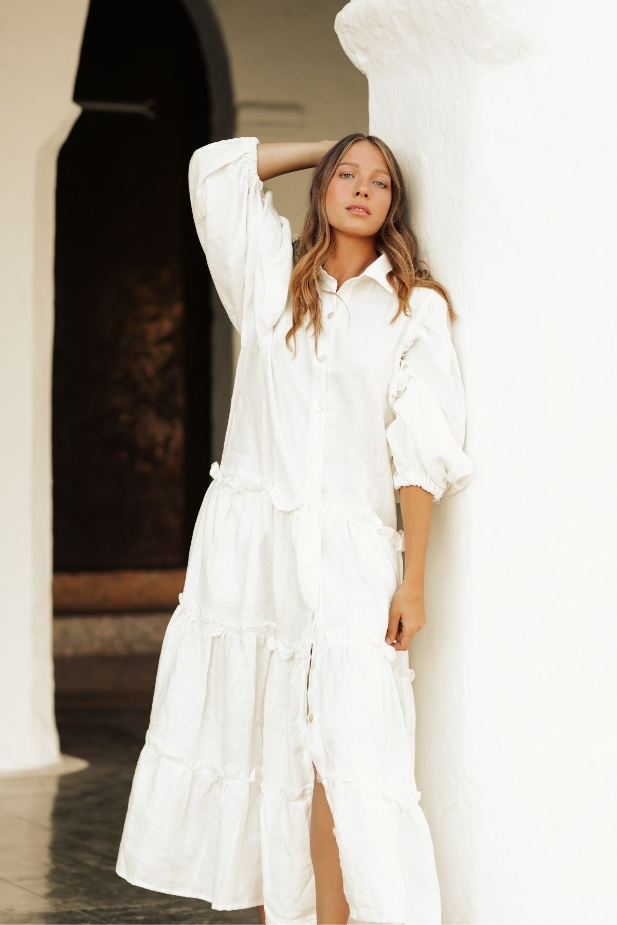 Full-length view of the La Dama with collar by Myrah Penaloza in linen, handcrafted in Bali by artisan families.