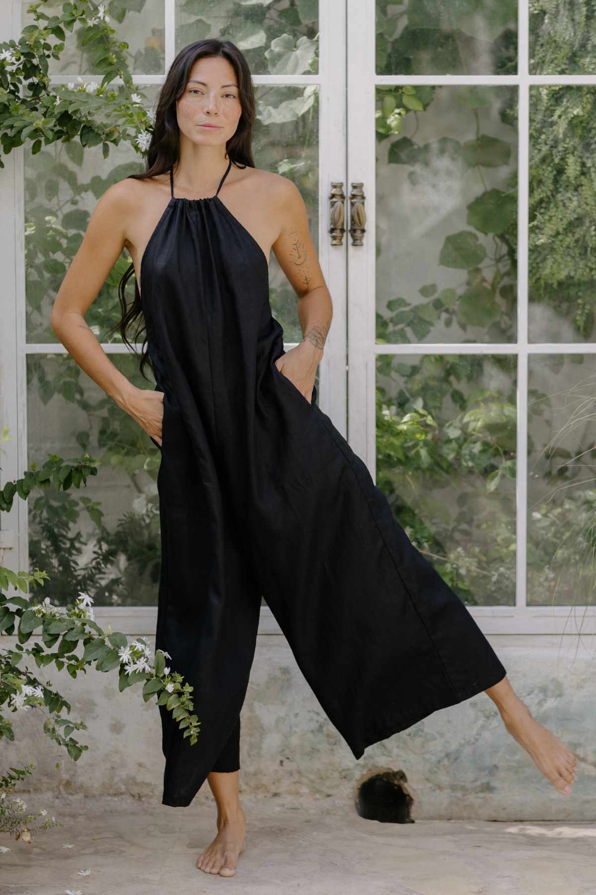 7 Reasons 100% Linen Clothing Is Better for Your Body, Practice, and the Planet